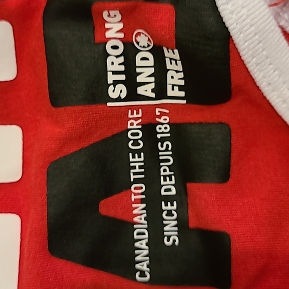 Hudson's Bay red "Canada" onesie/bodysuit - Picture 5 of 5